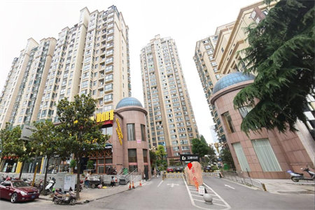 西郊花园复式楼带车库无税5室2厅2卫186㎡